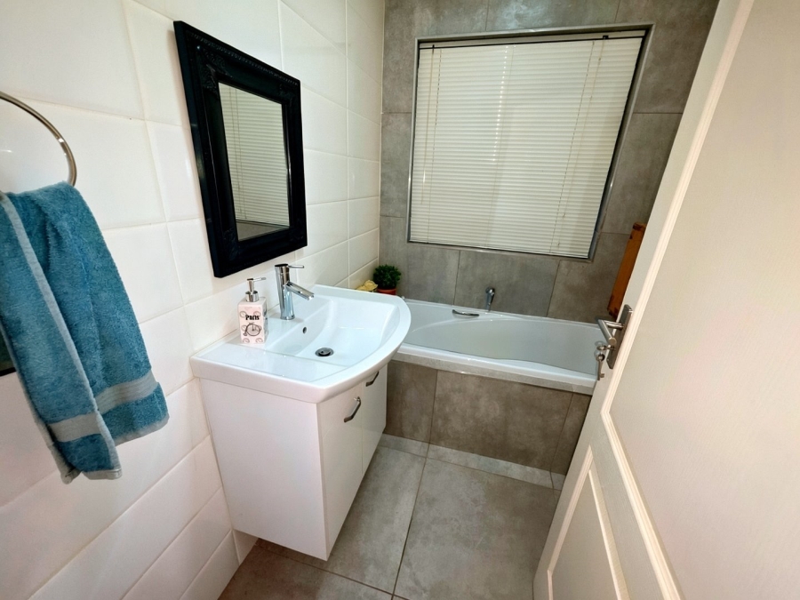 3 Bedroom Property for Sale in Parklands Western Cape
